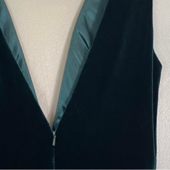 Jenny Yoo Woman’s Forrest Green Velvet Logan Mesh V Neck Maxi Formal Gown Dress - Picture 6 of 13